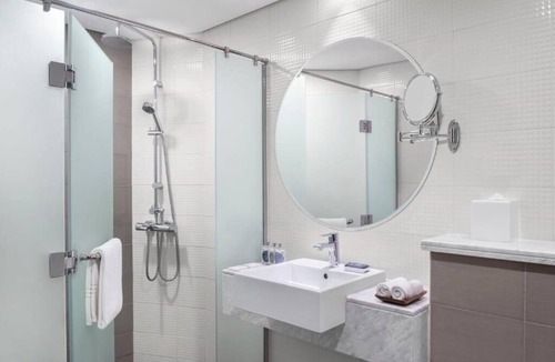 Al Wasl Apartment | Deluxe Room Near Burj Khalifa Metro By E R