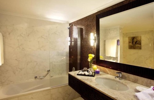 Al Rigga House | Deluxe Room Near Comtel General Trading