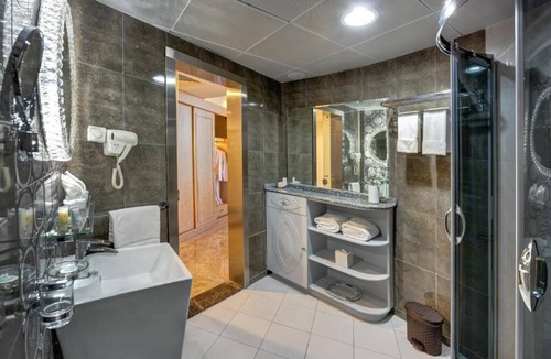 Al Khan Apartment | Deluxe Room Near Expo Centre Sharjah