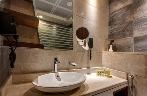 Al Barsha 1 Apartment | Deluxe Room Near Mashreq Metro Station By E R