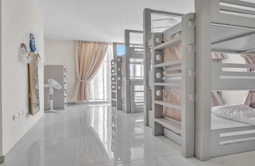 Jadaf Hostel | Desert Dream Hostel, Near Downtown & Metro, Gym, Pool