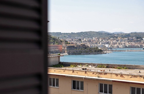 Gaeta Apartment | Domus Vittorio double room with balcony and sea view