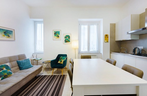 Montecalvario Apartment | Downtown, serene nights overlooking quiet garden, GARDEN HOUSE