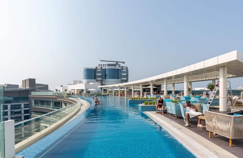 Palm Jumeirah Apartment | Dream Inn - 1BR with Beach & Infinity Pool Access