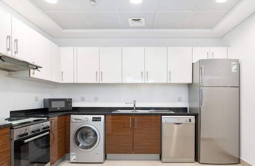 Emirates Hills 2 Apartment | Dream Inn - Deluxe 2BR Apartment with Balcony