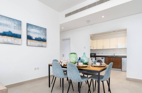 Emirates Hills 2 Apartment | Dream Inn - Deluxe 2BR Apartment with Balcony