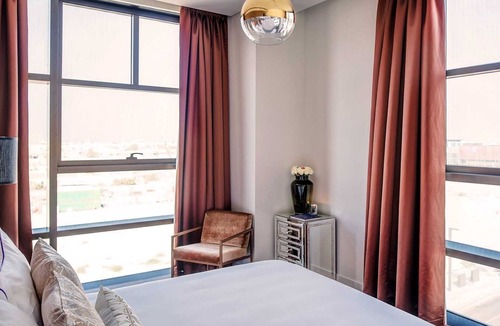 Jumeira 3 Apartment | Dream Inn - Elegant Four-Bedroom Apartment with balcony