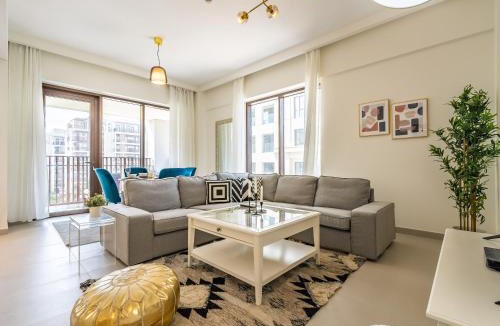 Dubai Apartment | Dubai Creek Gem, Stylish Condo With Two Balconies