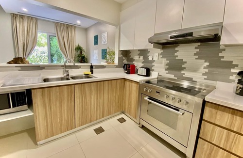 Dubai Villa | Dubai Family Bliss: 3-Bed Gem!