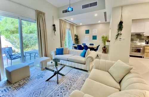 Dubai Villa | Dubai Family Bliss: 3-Bed Gem!