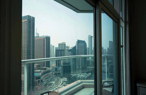 Dubai Marina Apartment | Dubai Marina, Jacuzzi, Perfect for Groups & Family