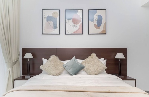 Dubai Marina Apartment | Dubai Marina Waterfront Condo Steps from the Beach