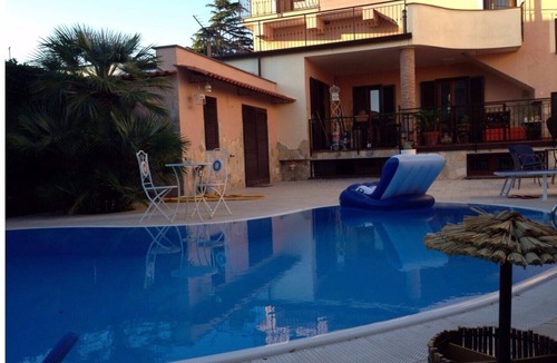 Torre Annunziata Villa | "Eden Holiday House Pompeii" Private Pool & Garden. Apartment 3