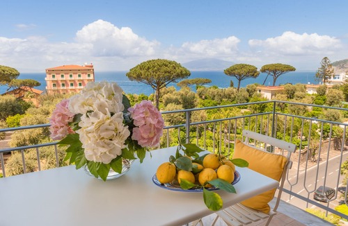 Sorrento City Centre Apartment | Eden House, Amazing Seeview Apartment no Car needed Sorrento center no noise