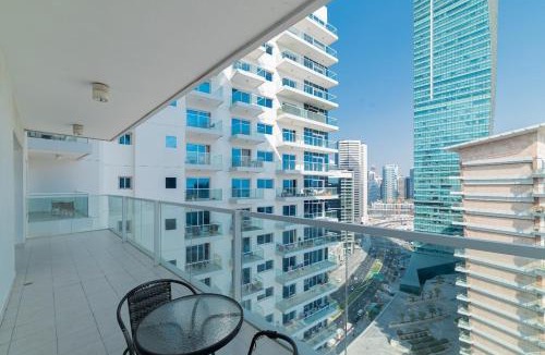 Business Bay Apartment | Elegant 1BR with Balcony & Views in Business Bay