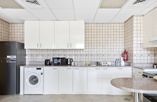 Motor City Apartment | Elegant Apartment Retreat at Widcombe House 3