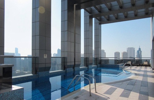 Jumeirah Lake Towers Apartment | Elegant Modern 1BR Apartment in the heart of JLT