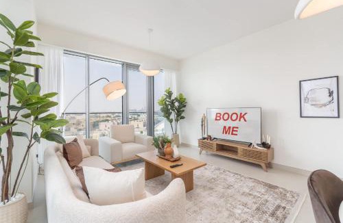 Al Safa Apartment | Elegant unit in Al Wasl sleeps 4 with Canal Views