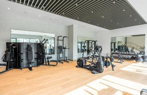 Al Safa Apartment | Elegant unit in Al Wasl sleeps 4 with Canal Views