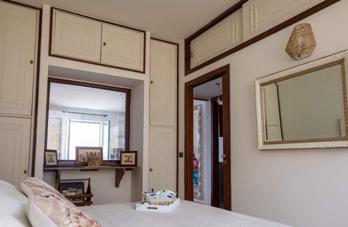 Pozzuoli Apartment | Elegante appartamentopanoramico con terrazza.