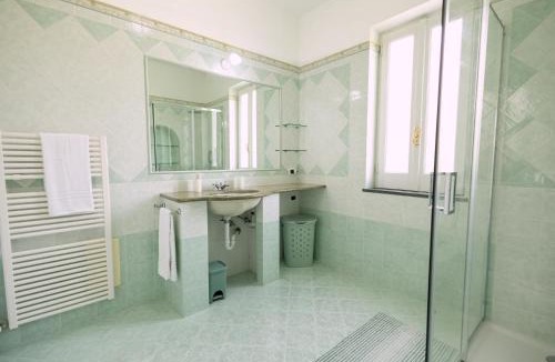 Lacco Ameno Apartment | Elysium House - Apartment in Villa with Garden