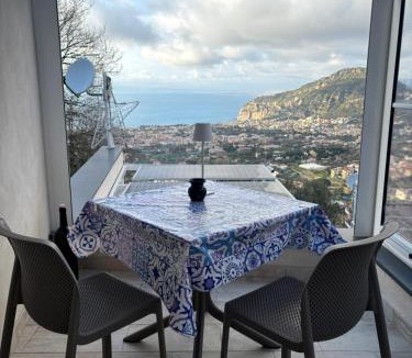 Piano di Sorrento Bed & Breakfast | En Suite Bedroom Blue Moon