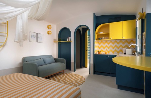 Mergellina House | Enchanting freestanding suite with a fantastic view of the Bay of Naples