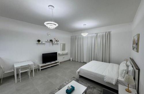 International City Apartment | England Cluster International City - Bright,Spacious and Well Furnished Studio