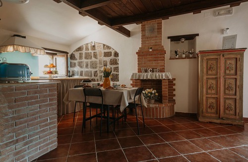 Sant'Agata de'Goti Apartment | Esmeralda Bed and Breakfast