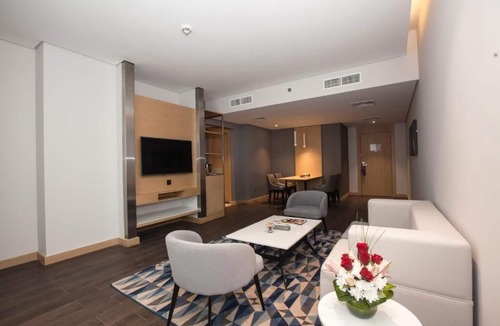 Garhoud House | Executive Suite Near Sport Links Gym Equipment