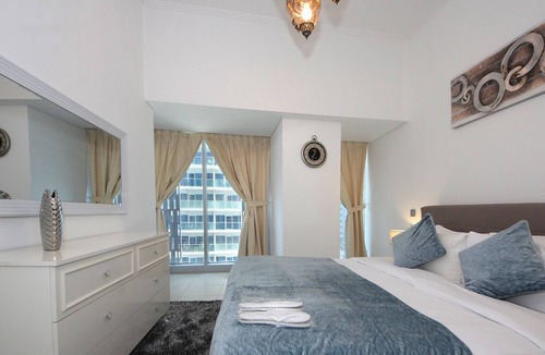 Dubai Marina Apartment | Eye-catching 2 Bedroom Apartment in Cayan Tower, Dubai Marina