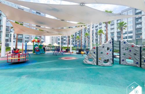 International City Apartment | Family-Friendly Urban Escape l Pool & Gym