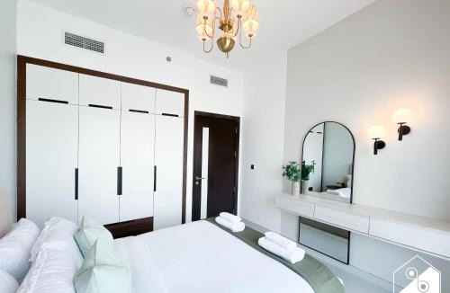 International City Apartment | Family-Friendly Urban Escape l Pool & Gym