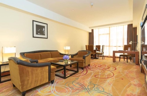 Garhoud House | Family Suite Near Carrefour Garhoud