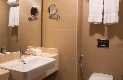 Dubai Marina Apartment | Fantastay - Deluxe Studios Brand new Swarovski inspired tower