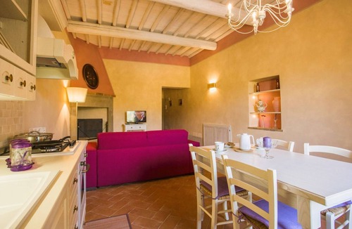 Castiglion Fibocchi Apartment | Farmhouse San Pietro apartment Violetta
