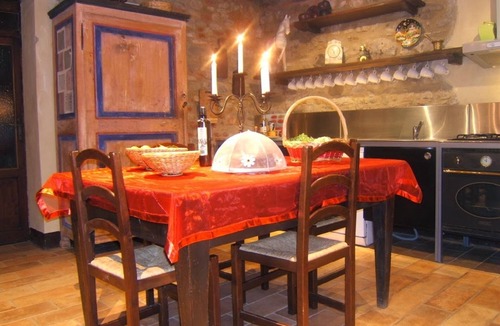 Lisciano Niccone House | Farmhouse with Pool in a Village in Umbria Perfect for Groups and Families