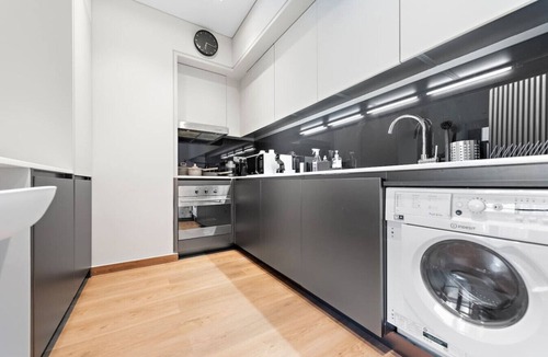 DIFC Apartment | FCR | 1BR | Elegance with Burj Khalifa Views