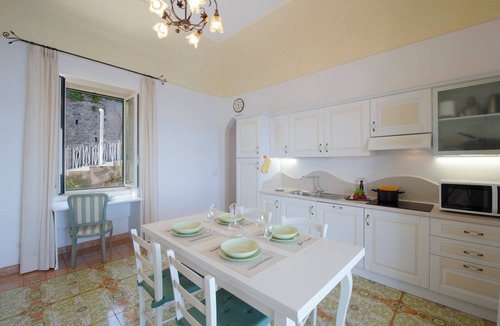 Praiano House | FLATIRON APP 1 - Unrivaled views on the Amalfi Coast - Sosòre Holiday Homes