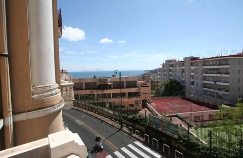Vomero Apartment | FLORA WIFI SUITE free in chiaia
