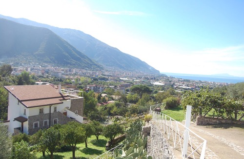 Casola di Napoli Villa | For 6 people Monticelli-Mansion