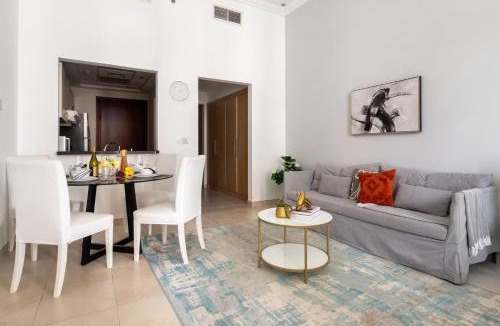 Dubai Sports City Apartment | Frank Porter - Canal Residence