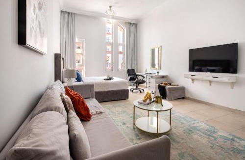 Dubai Sports City Apartment | Frank Porter - Canal Residence