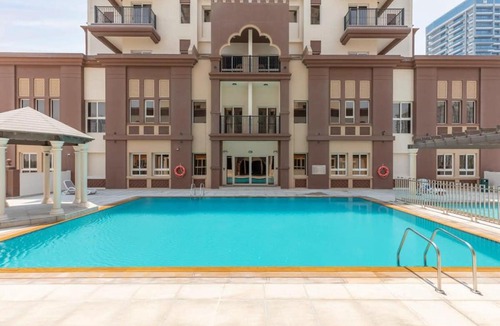 Dubai Sports City Apartment | Frank Porter - Canal Residence