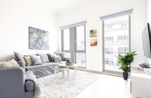 Dubai Sports City Apartment | Frank Porter - Canal Residence