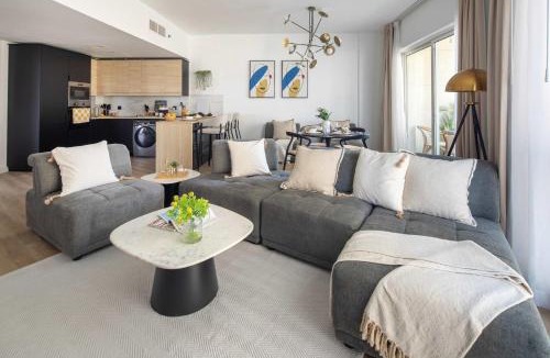 Dubai Production City Apartment | Frank Porter - Lago Vista Tower A