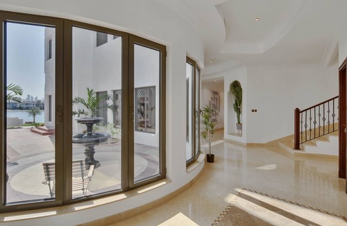 Palm Jumeirah Villa | Fully Upgraded 6 Bedroom Villa w Private Pool and Beach