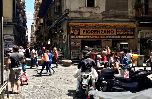 Montecalvario Apartment | "G&G Pignasecca" house in the heart of central Naples