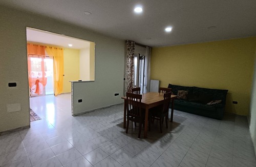 Pompei Apartment | G&G Pompeii, a few km from the shrine bar supermarket, tobacconists, pizzeria