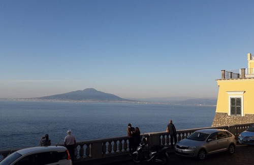 Sorrento City Centre Apartment | Ge. P.A's Central Apart. in Sorrentofamiglie, relax with terrace FreehighspeedWI-